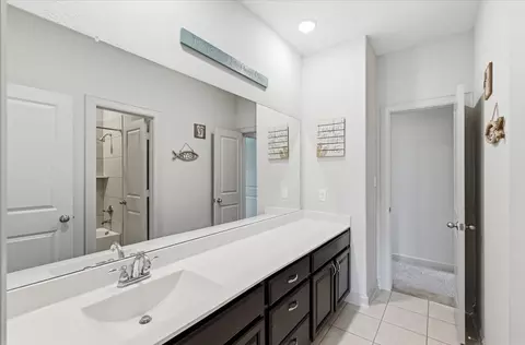 Bath - 261 Ashleaf Dr, Buda, TX 78610 photo 3 of 5