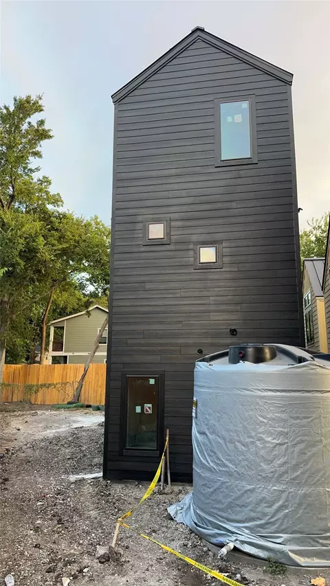 Exterior - 605 E 55th St #5, Austin, TX 78751 photo 2 of 5