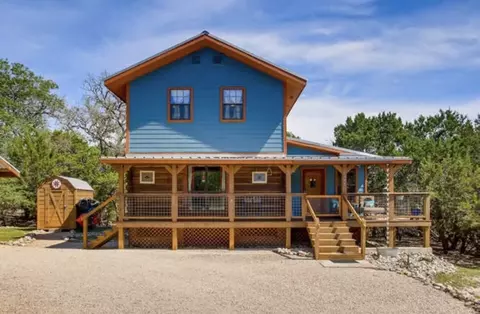1381 Greenbriar Dr, Canyon Lake, TX 78133