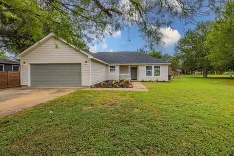 119 W Kikipua Ln, Bastrop, TX 78602