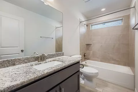 Bath - 154 Eagle Ford Dr, Kyle, TX 78640 photo 2 of 2