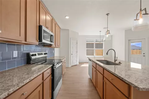 Kitchen - 544 Gus Loop, Georgetown, TX 78626 photo 2 of 2