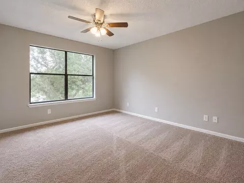 112 Hillside Cv, Elgin, TX 78621 photo 3