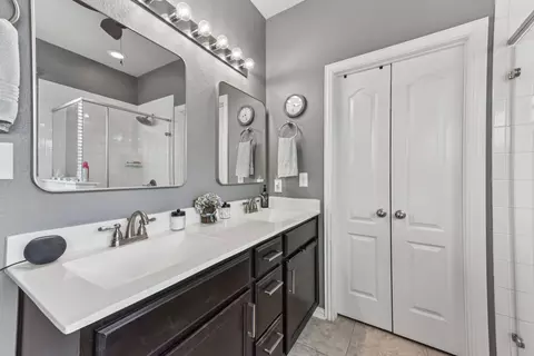 Bath - 247 Joseph Dr, Buda, TX 78610 photo 4 of 5