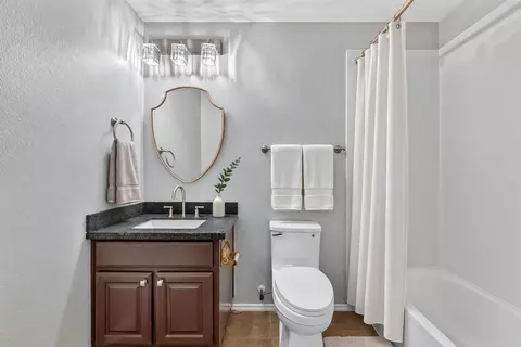 Bath - 1004 Applerock, Leander, TX 78641 photo 3 of 4
