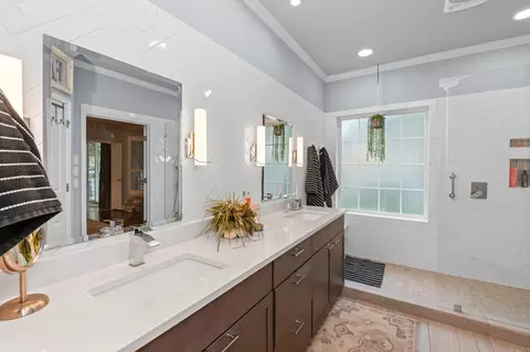 Bath - 100 Klondike Dr, Georgetown, TX 78633 photo 3 of 4