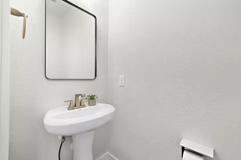 Bath - 326 Smithsonian Ln, Kyle, TX 78640 photo 1 of 5