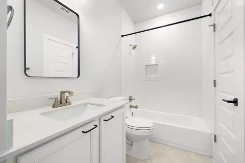 Bath - 326 Smithsonian Ln, Kyle, TX 78640 photo 4 of 5