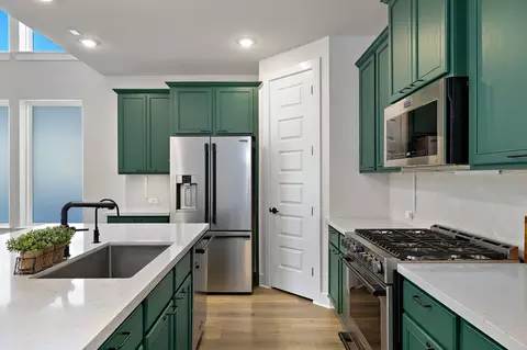 Kitchen - 326 Smithsonian Ln, Kyle, TX 78640 photo 4 of 4