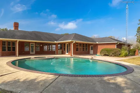 803 S Converse St, Flatonia, TX 78941