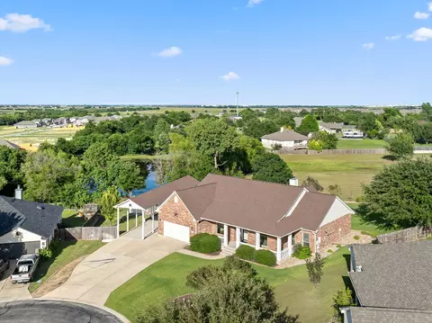 208 Blanco Dr, Hutto, TX 78634