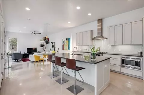 708 W Milton St #A, Austin, TX 78704
