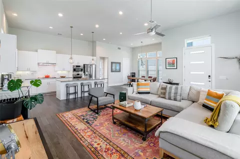 6025 Seville Dr, Austin, TX 78724