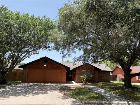1009 Bowie St, Lockhart, TX 78644