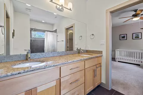 Bath - 1907 E 20th St, Austin, TX 78722 photo 3 of 8