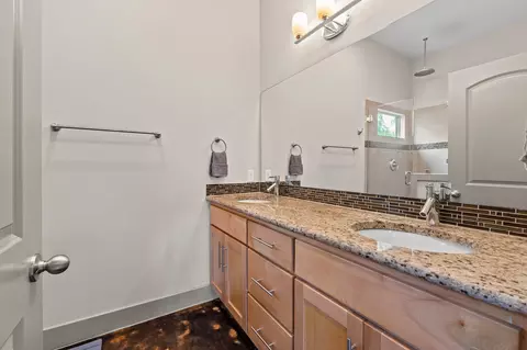 Bath - 1907 E 20th St, Austin, TX 78722 photo 1 of 8