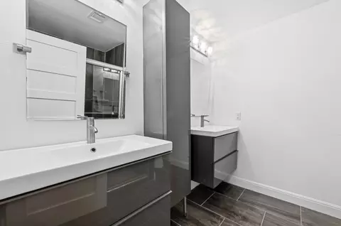 Bath - 910 E 54th St, Austin, TX 78751 photo 1 of 3