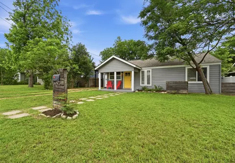 Exterior - 910 E 54th St, Austin, TX 78751 photo 2 of 7