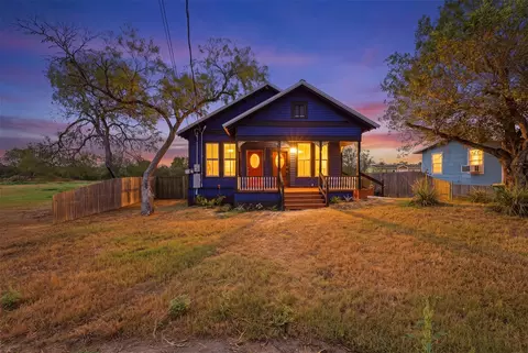 1930 Dreyer Ln, Gonzales, TX 78629