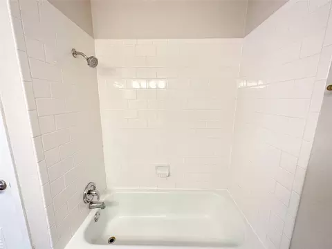 Bath - 601 E Covington Dr #A & B, Austin, TX 78753 photo 3 of 4