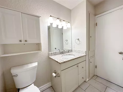 Bath - 601 E Covington Dr #A & B, Austin, TX 78753 photo 4 of 4