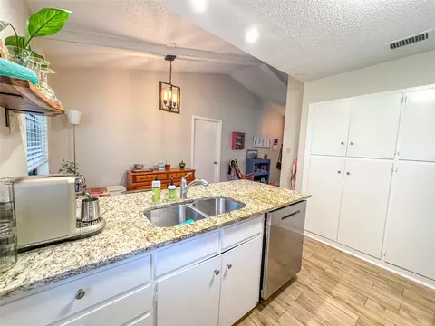 Kitchen - 601 E Covington Dr #A & B, Austin, TX 78753 photo 5 of 10
