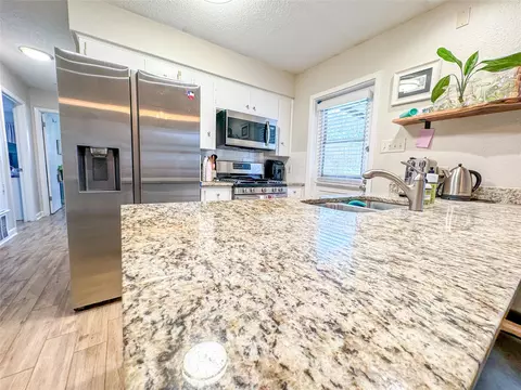 Kitchen - 601 E Covington Dr #A & B, Austin, TX 78753 photo 3 of 10
