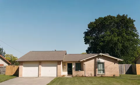 Exterior - 506 E Central Dr, Georgetown, TX 78628 photo 1 of 7