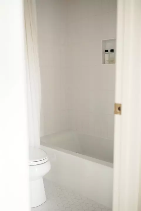 Bath - 506 E Central Dr, Georgetown, TX 78628 photo 3 of 5