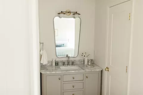 Bath - 506 E Central Dr, Georgetown, TX 78628 photo 1 of 5