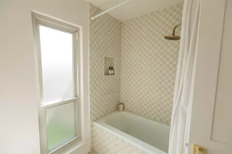Bath - 506 E Central Dr, Georgetown, TX 78628 photo 5 of 5