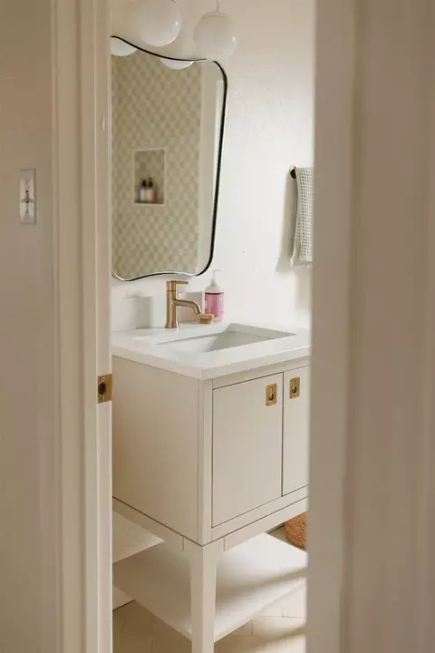 Bath - 506 E Central Dr, Georgetown, TX 78628 photo 4 of 5
