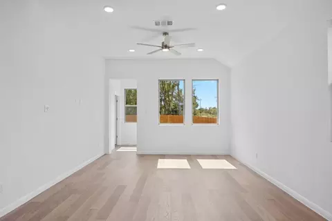 338 Bendecido Loop, Elgin, TX 78621 photo 5