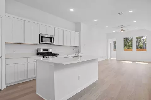 338 Bendecido Loop, Elgin, TX 78621 photo 9