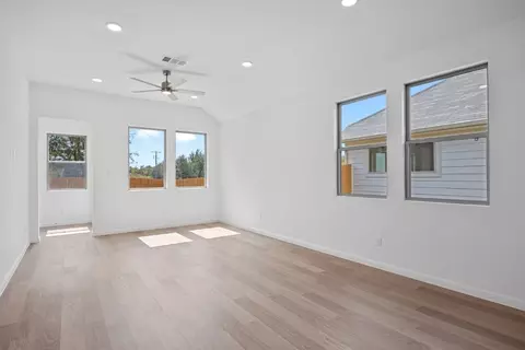 338 Bendecido Loop, Elgin, TX 78621 photo 4