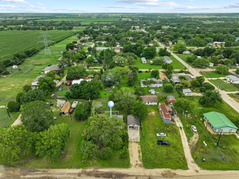 205 Skycrest Dr, Martindale, TX 78655