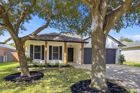 Exterior - 4425 Chickasaw Ct, Austin, TX 78749 photo 3 of 8