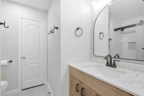 Bath - 4425 Chickasaw Ct, Austin, TX 78749 photo 4 of 5