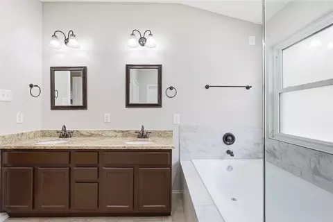 Bath - 4425 Chickasaw Ct, Austin, TX 78749 photo 3 of 5