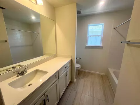 Bath - 492 Young St, Buda, TX 78610 photo 2 of 2