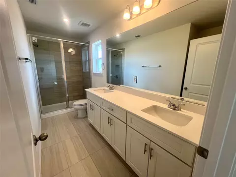 Bath - 492 Young St, Buda, TX 78610 photo 1 of 2
