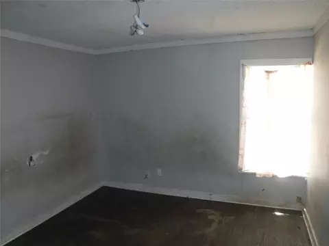 310 Houston St, Elgin, TX 78621 photo 9