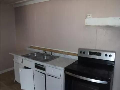 310 Houston St, Elgin, TX 78621 photo 6