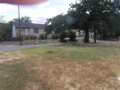 310 Houston St, Elgin, TX 78621 photo 4