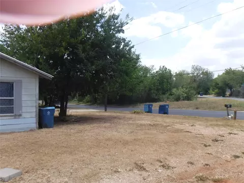 310 Houston St, Elgin, TX 78621 photo 5