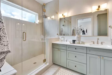 Bath - 1937 E 38th 12 St #A, Austin, TX 78723 photo 5 of 9