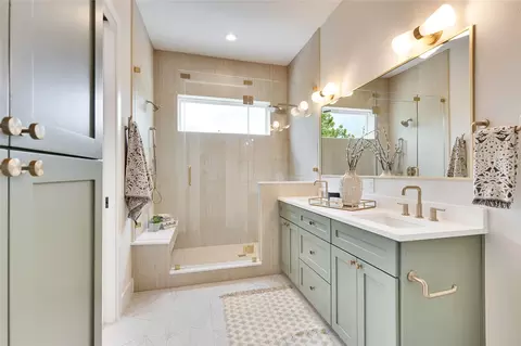 Bath - 1937 E 38th 12 St #A, Austin, TX 78723 photo 6 of 9