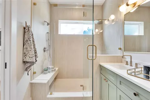 Bath - 1937 E 38th 12 St #A, Austin, TX 78723 photo 7 of 9