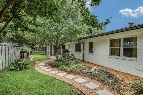 Exterior - 1601 E 19th St, Georgetown, TX 78626 photo 8 of 10