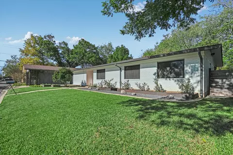 Exterior - 1601 E 19th St, Georgetown, TX 78626 photo 6 of 10